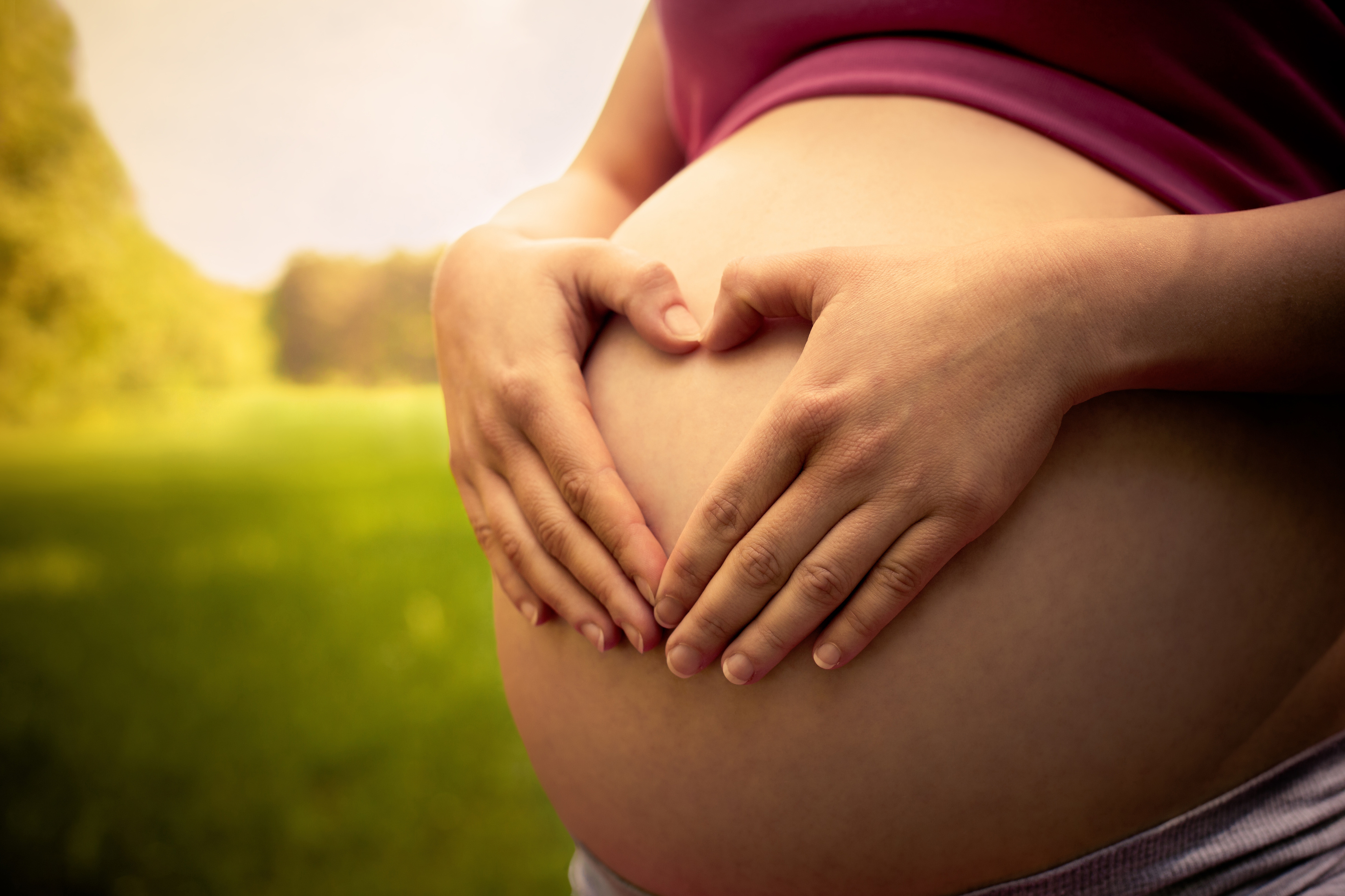 Pensamientos positivos y negativos: la montaña rusa de emociones que puedes sentir durante el embarazo