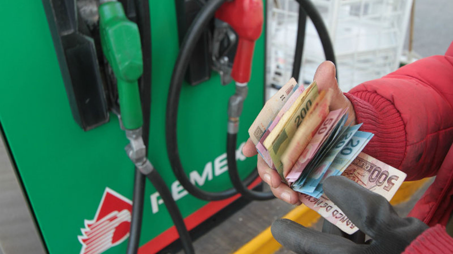 La gasolina sigue subiendo en México y ya supera los 20 pesos por litro